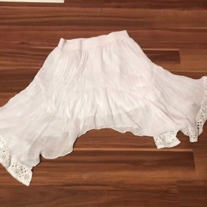 White flowey girls skirt
